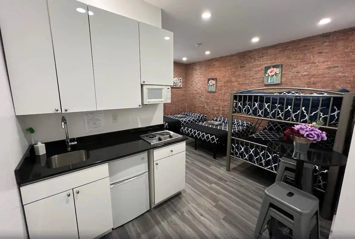 Studio with a fitted kitchen, bunk bed and double bed